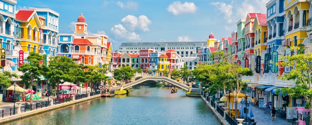 Vietnam Unveiled: Sapa Heights to Southern Shores Gallery Image